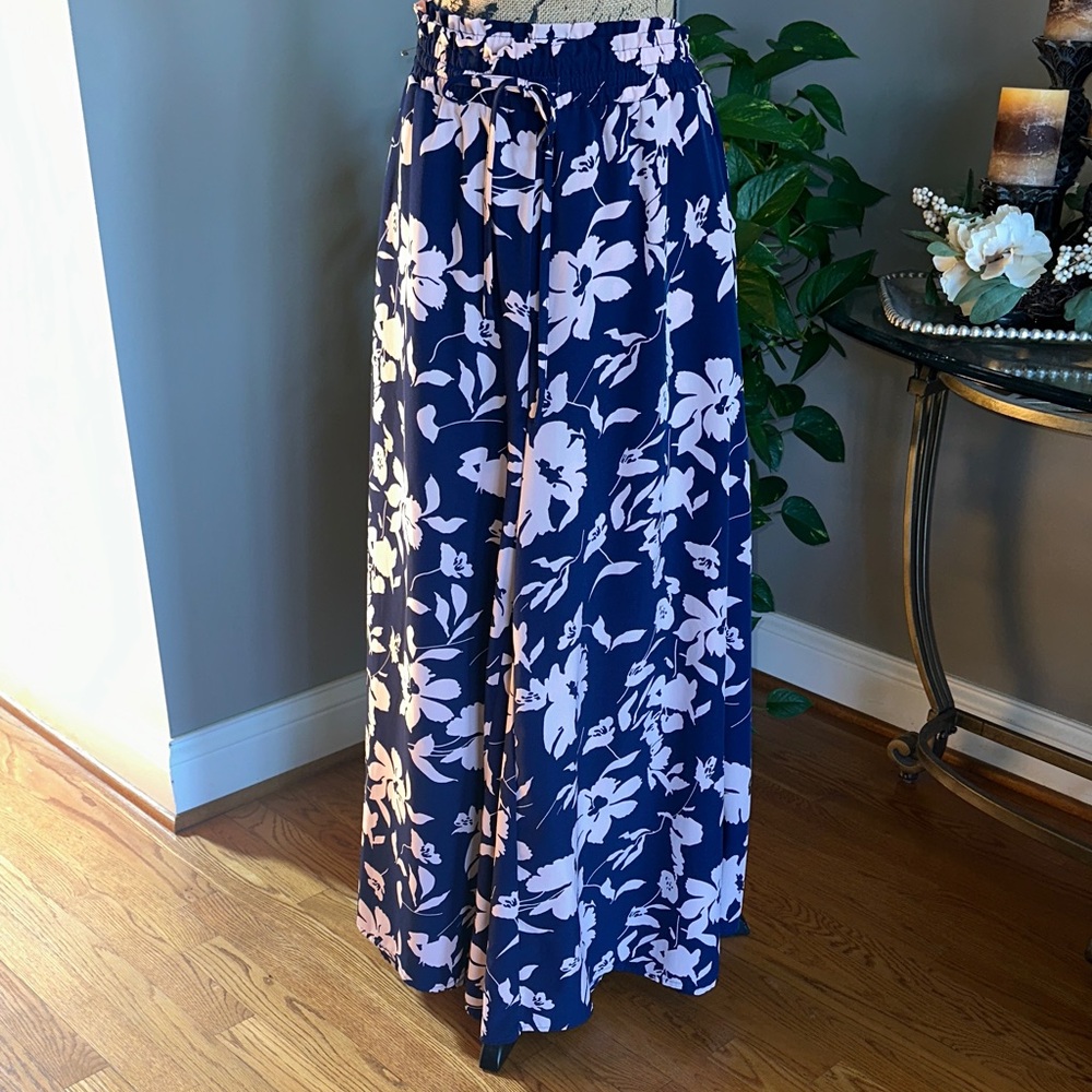 Pretty garden Chic Floral Wide Leg Pants - Navy and Pink palooza pants NWOT